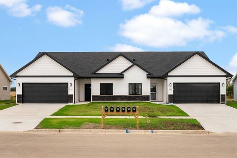 Photo of 527 S 7th Street, Evansville, WI 53536 (MLS # 2000263) Photo of 527 S 7th Street, Evansville, WI 53536 (MLS # 2000263)