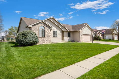 Photo of 2012 Cherokee Drive, Prairie Du Sac, WI 53578 (MLS # 2021348)