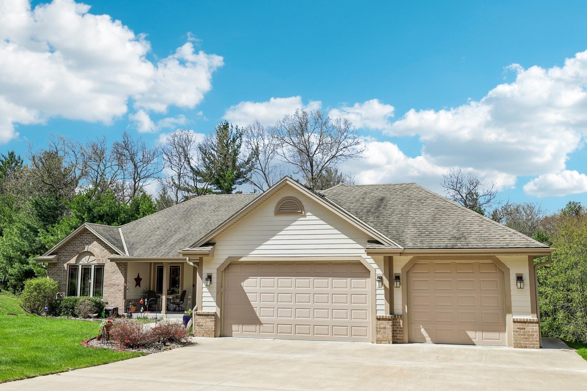 875 Fawn Lane