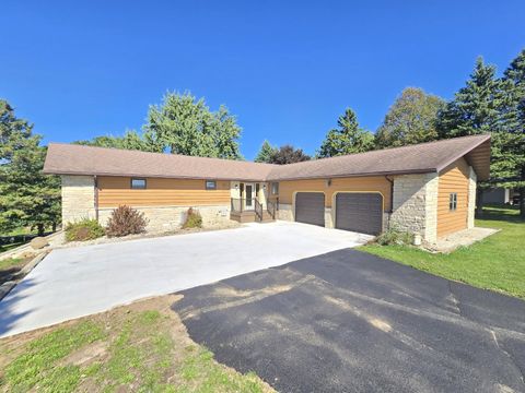 Photo of W2102 State Road 44, Markesan, WI 53946 (MLS # 2010189)