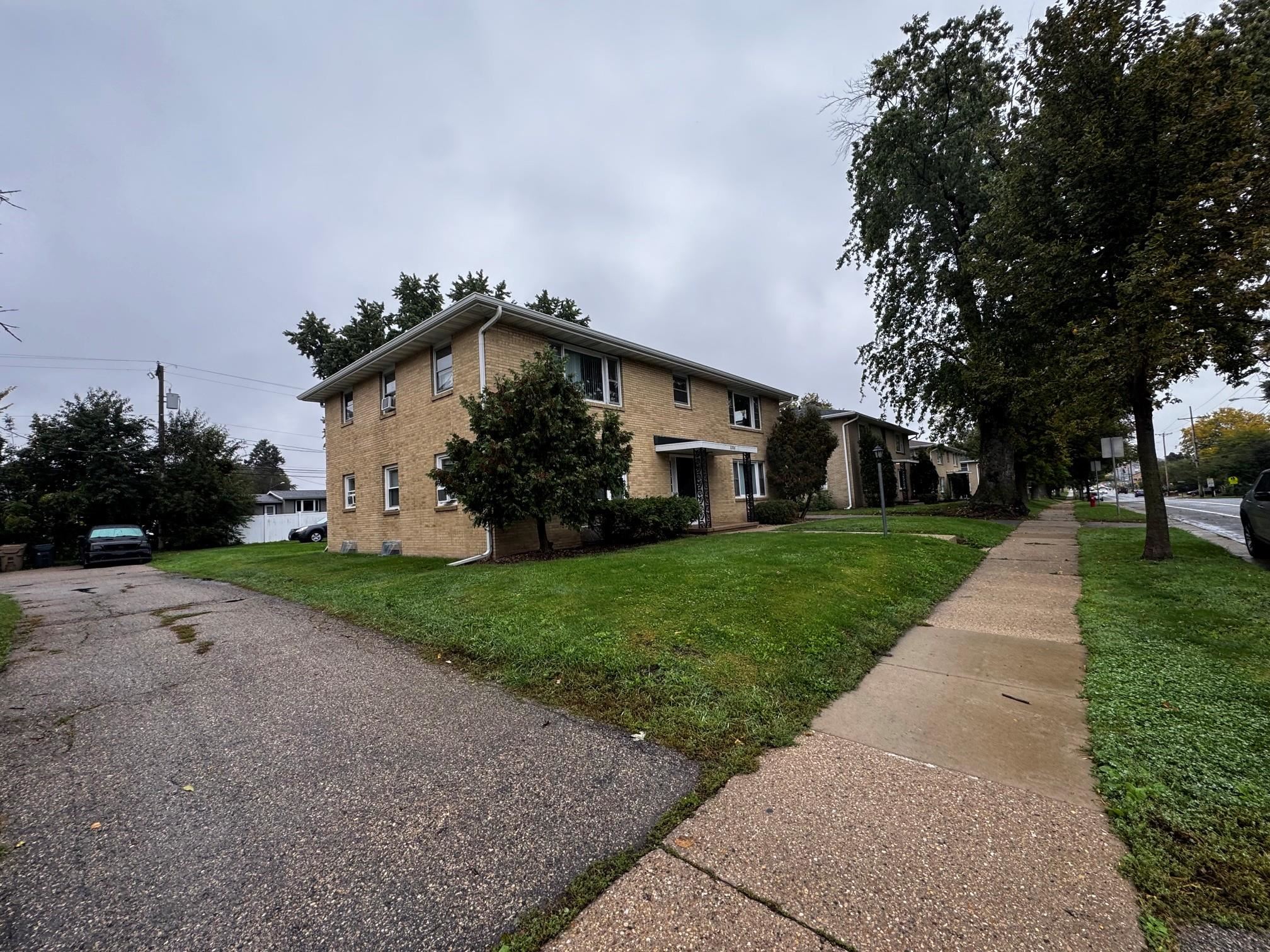 1006 W Badger Road