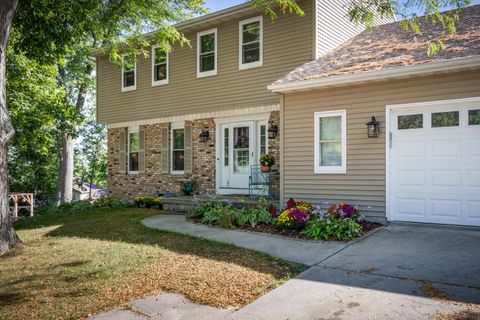 Photo of 163 Hickory Court, Oregon, WI 53575 (MLS # 2009681)