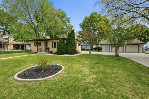 Photo of 520 6th Street, Prairie Du Sac, WI 53578 (MLS # 2024666)