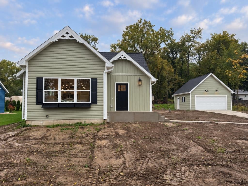 1402 E Road Three