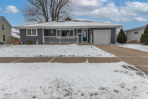 Photo of 1530 S Oakhill Avenue, Janesville, WI 53546 (MLS # 2015082)