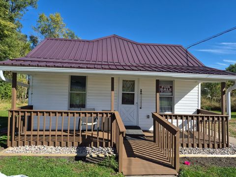 Photo of 110 3rd Street, Elroy, WI 53929 (MLS # 2014462)