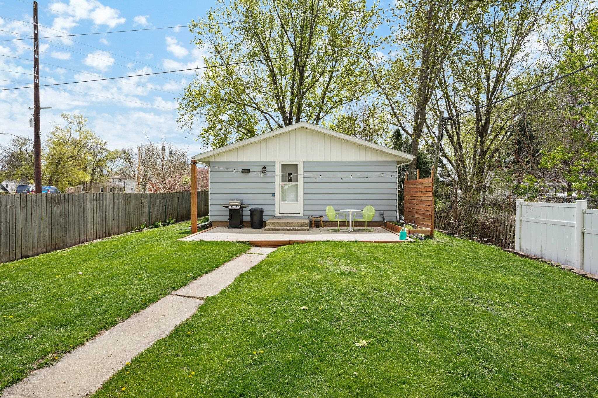 Madison, Wisconsin 53714, United States, 3 Bedrooms Bedrooms, ,1 BathroomBathrooms,Residential,Pending,140144