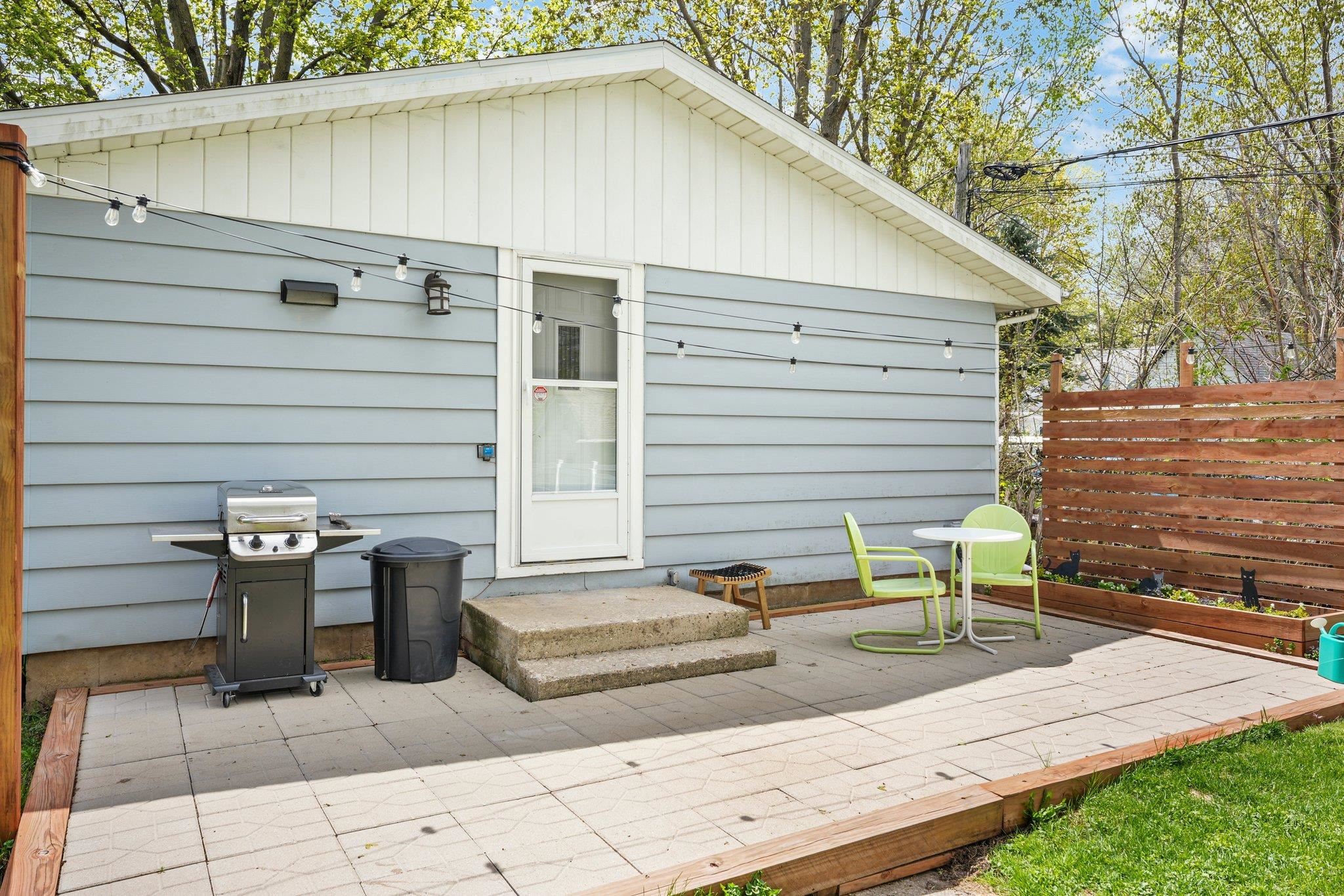 Madison, Wisconsin 53714, United States, 3 Bedrooms Bedrooms, ,1 BathroomBathrooms,Residential,Pending,140144