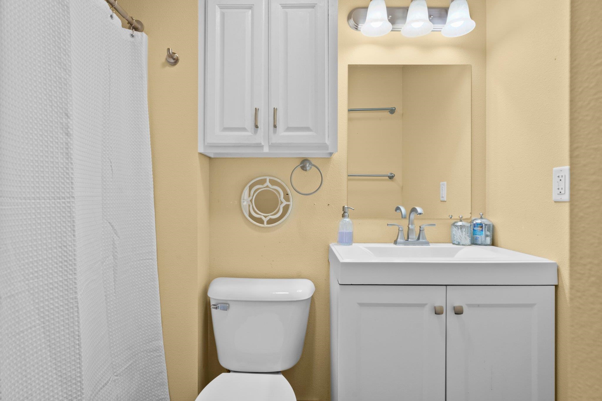 Madison, Wisconsin 53714, United States, 3 Bedrooms Bedrooms, ,1 BathroomBathrooms,Residential,Pending,140144