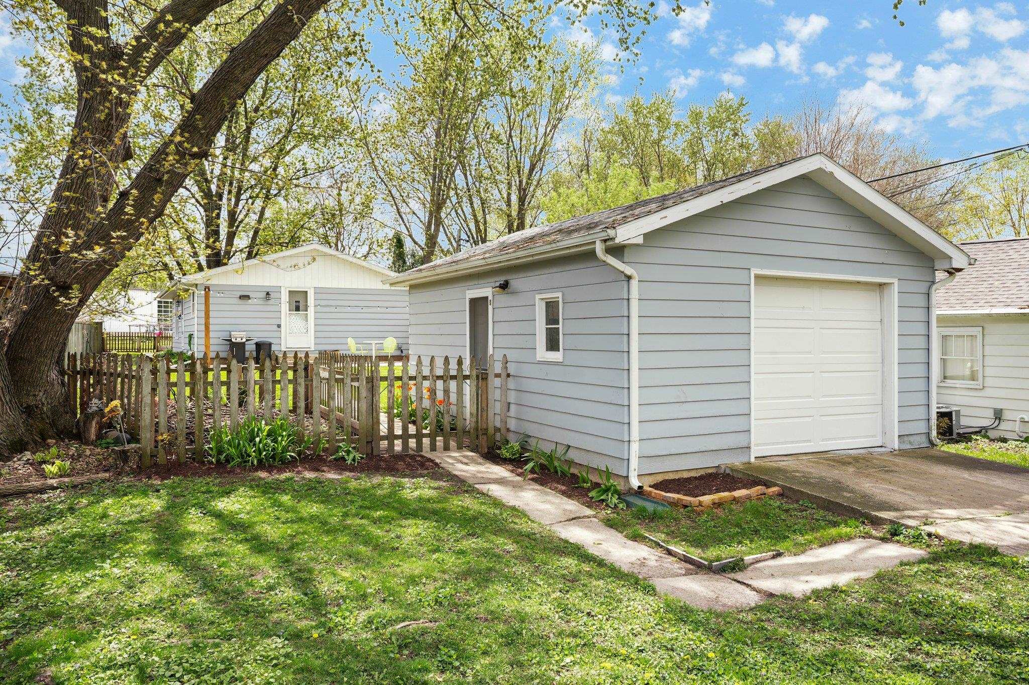 Madison, Wisconsin 53714, United States, 3 Bedrooms Bedrooms, ,1 BathroomBathrooms,Residential,Pending,140144