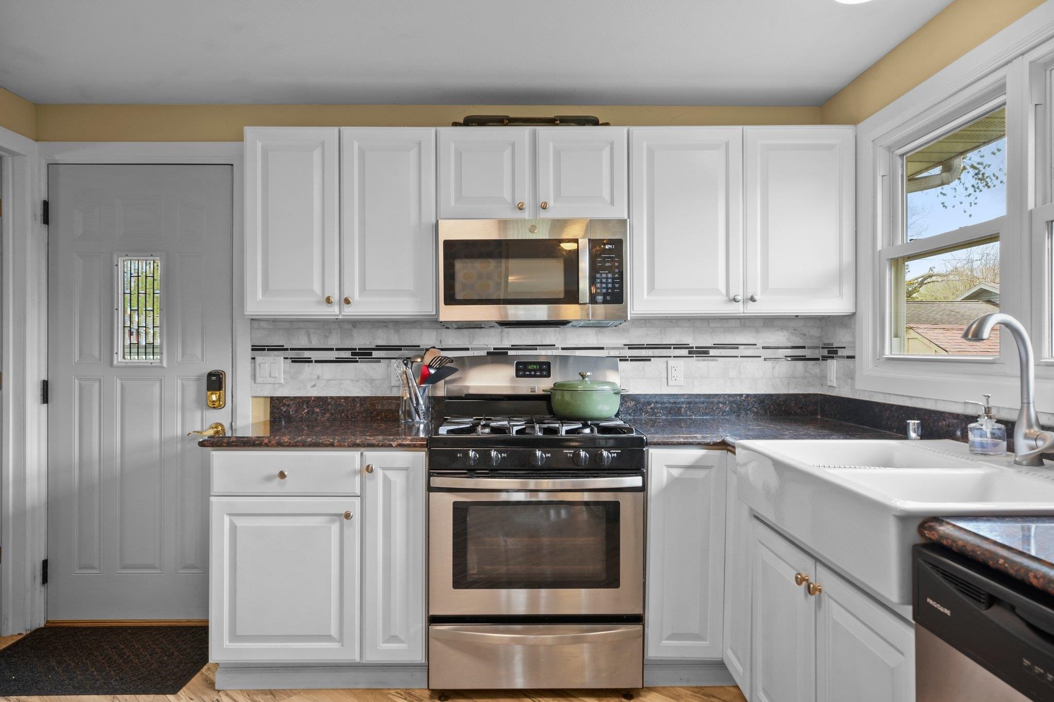 Madison, Wisconsin 53714, United States, 3 Bedrooms Bedrooms, ,1 BathroomBathrooms,Residential,Pending,140144