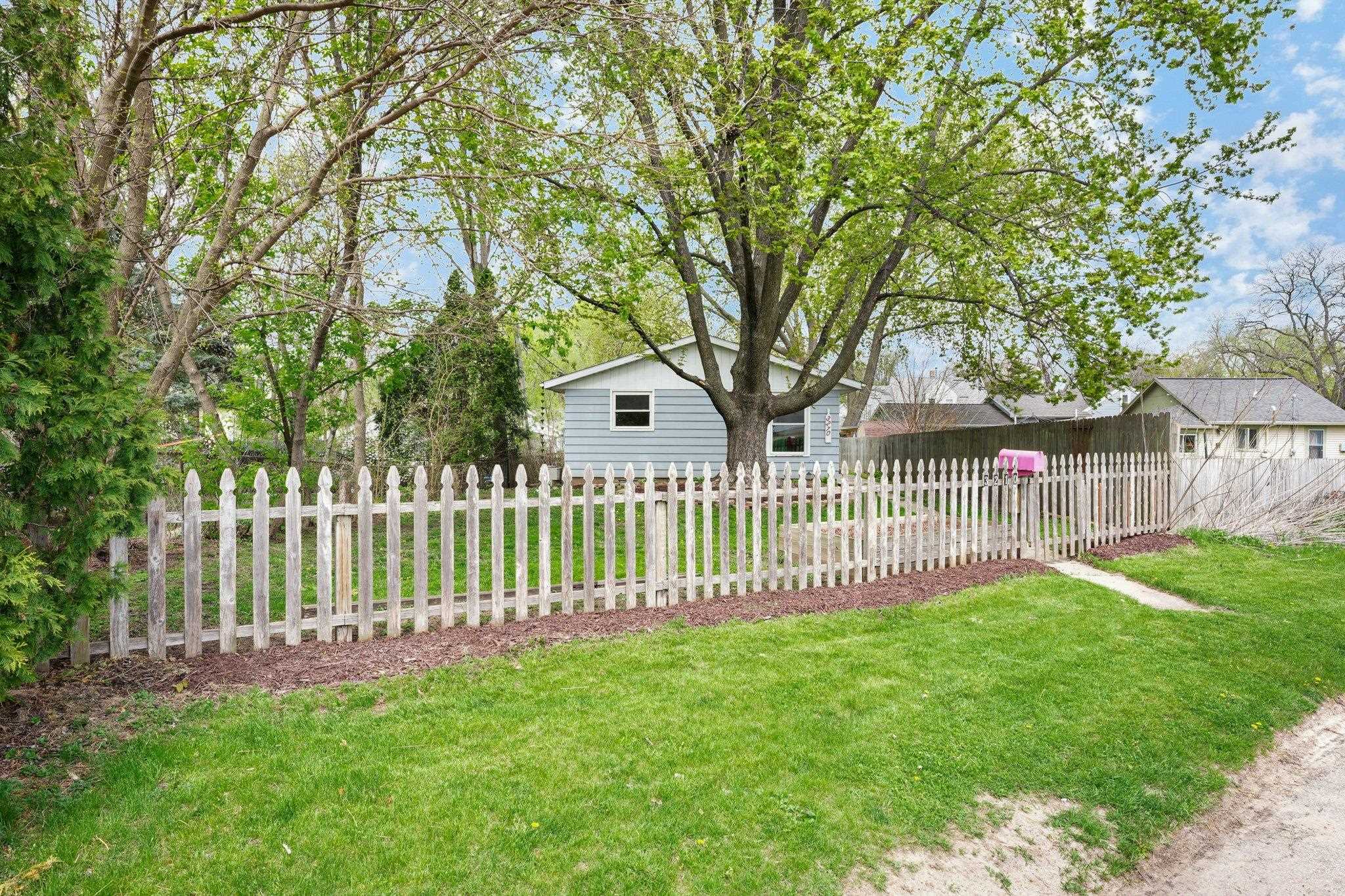 Madison, Wisconsin 53714, United States, 3 Bedrooms Bedrooms, ,1 BathroomBathrooms,Residential,Pending,140144