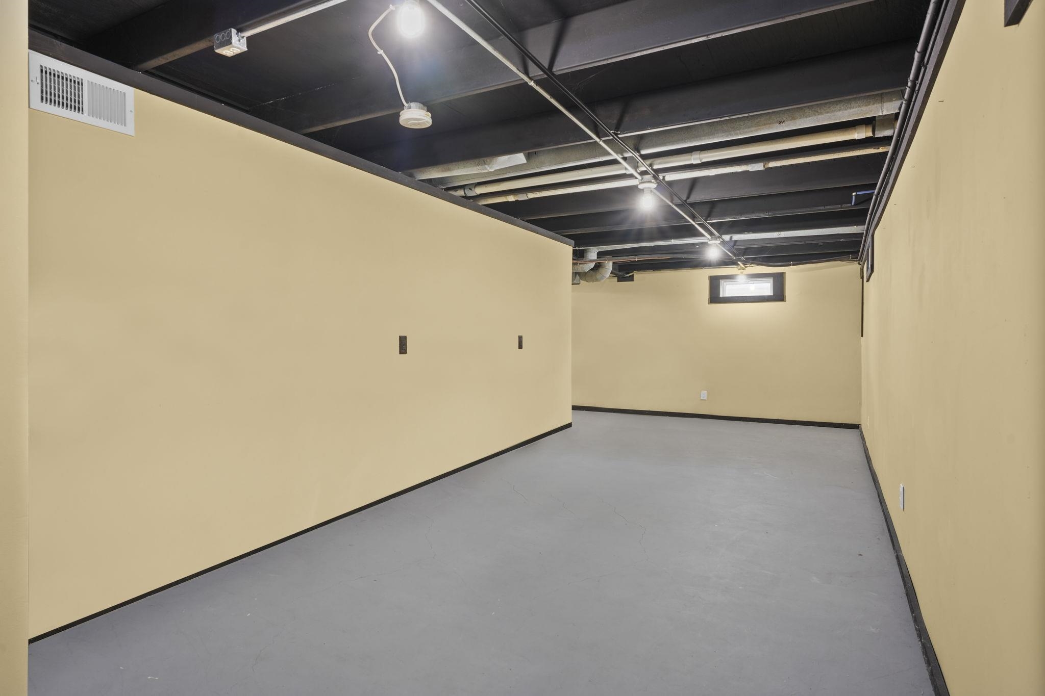 Madison, Wisconsin 53714, United States, 3 Bedrooms Bedrooms, ,1 BathroomBathrooms,Residential,Pending,140144