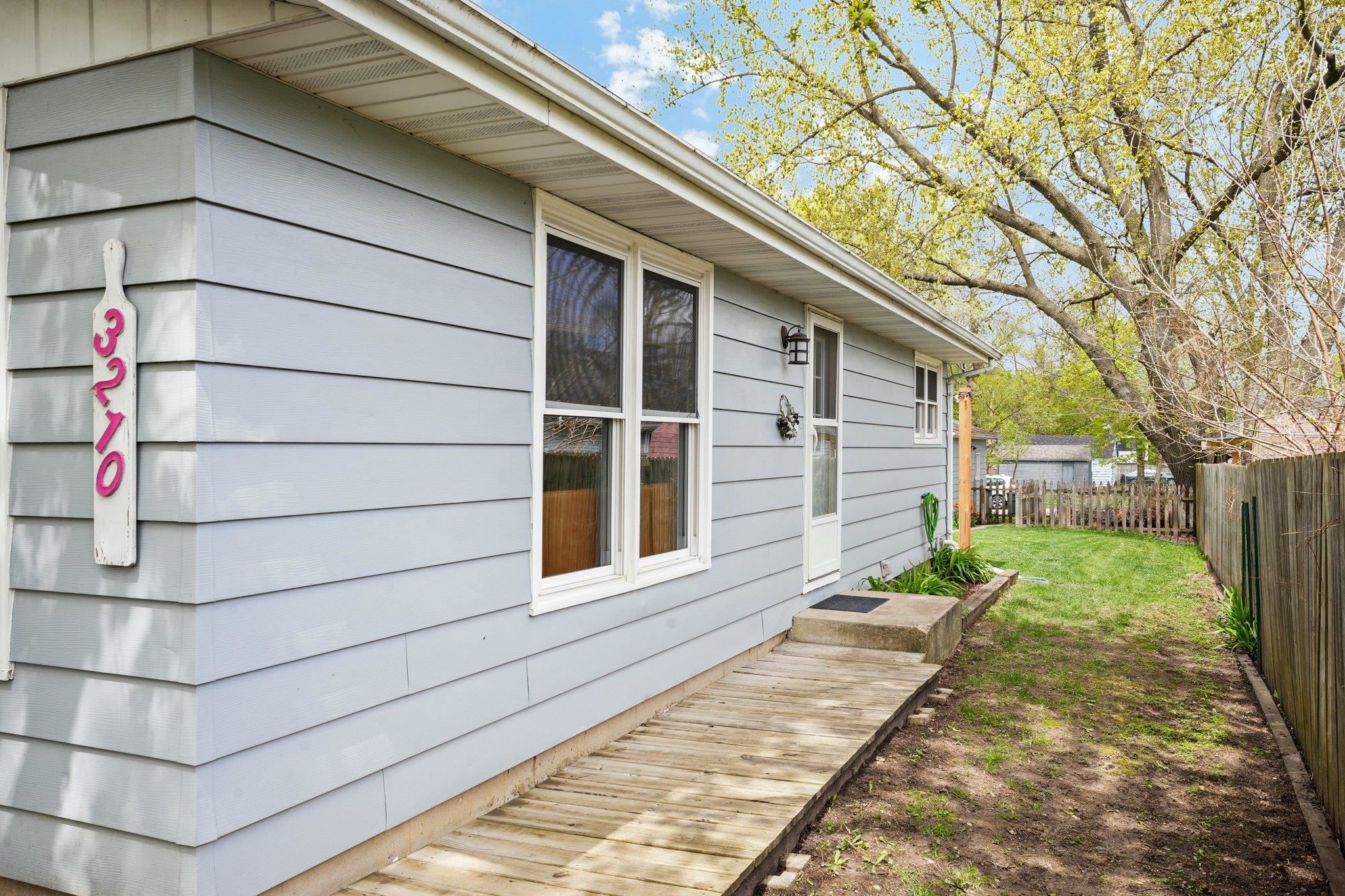 Madison, Wisconsin 53714, United States, 3 Bedrooms Bedrooms, ,1 BathroomBathrooms,Residential,Pending,140144