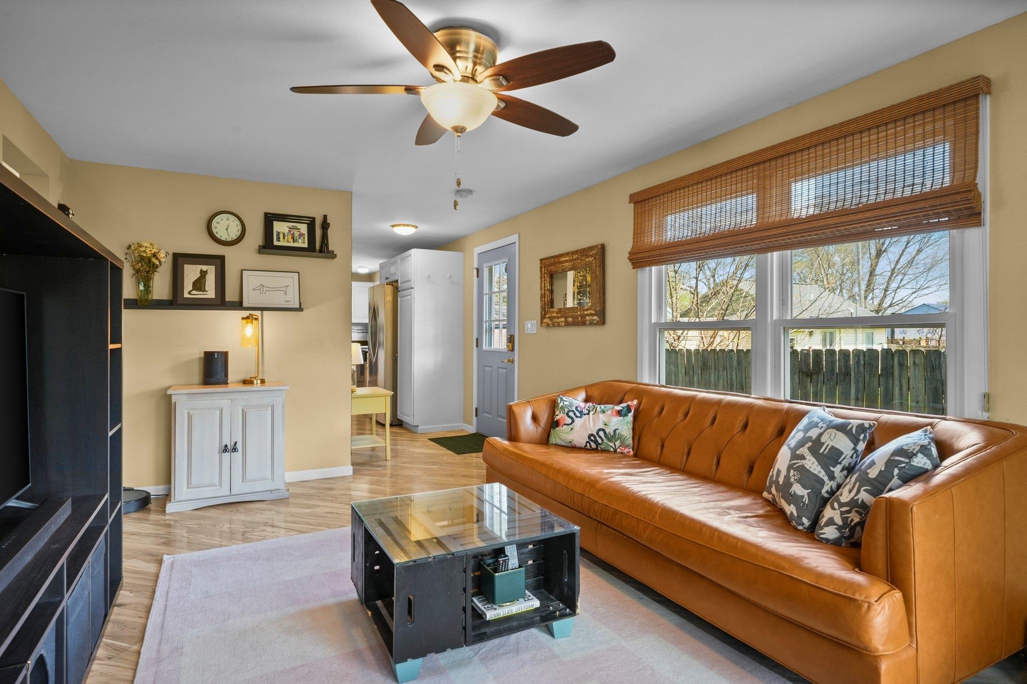 Madison, Wisconsin 53714, United States, 3 Bedrooms Bedrooms, ,1 BathroomBathrooms,Residential,Pending,140144