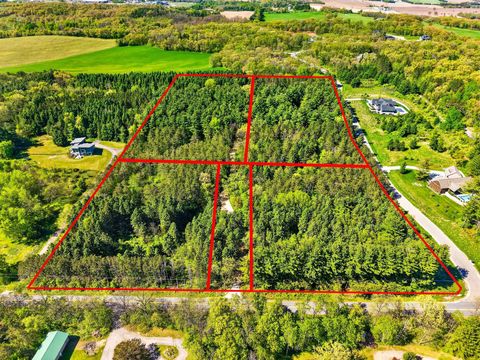 Photo of Unit 1 Sunset Drive Pines, Verona, WI 53593 (MLS # 2024205)