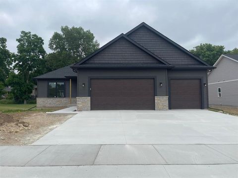 Photo of 3829 N Woodbury Lane, Janesville, WI 53545 (MLS # 2018952)