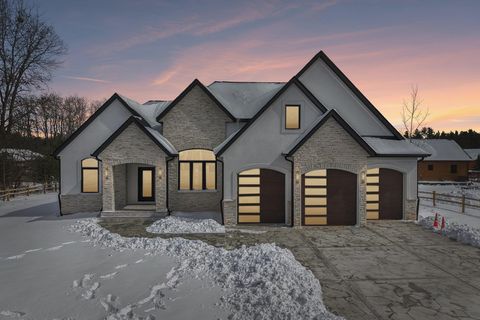 Photo of 320 Oakbrook Drive, Wisconsin Dells, WI 53965 (MLS # 2018892)