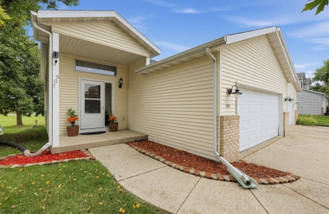 Photo of 507 Trailside Drive, DeForest, WI 53532 (MLS # 2033045)