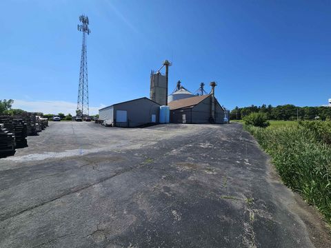 Photo of 1112 Sumner Street, Hartford, WI 53027 (MLS # 1993984)