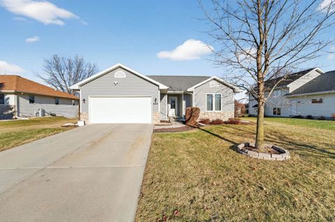 Photo of 680 Stonehaven Drive, Sun Prairie, WI 53590 (MLS # 2016386)