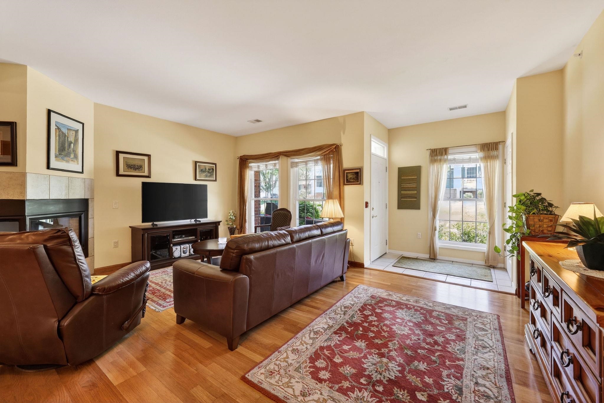 6043 Cottontail Trail