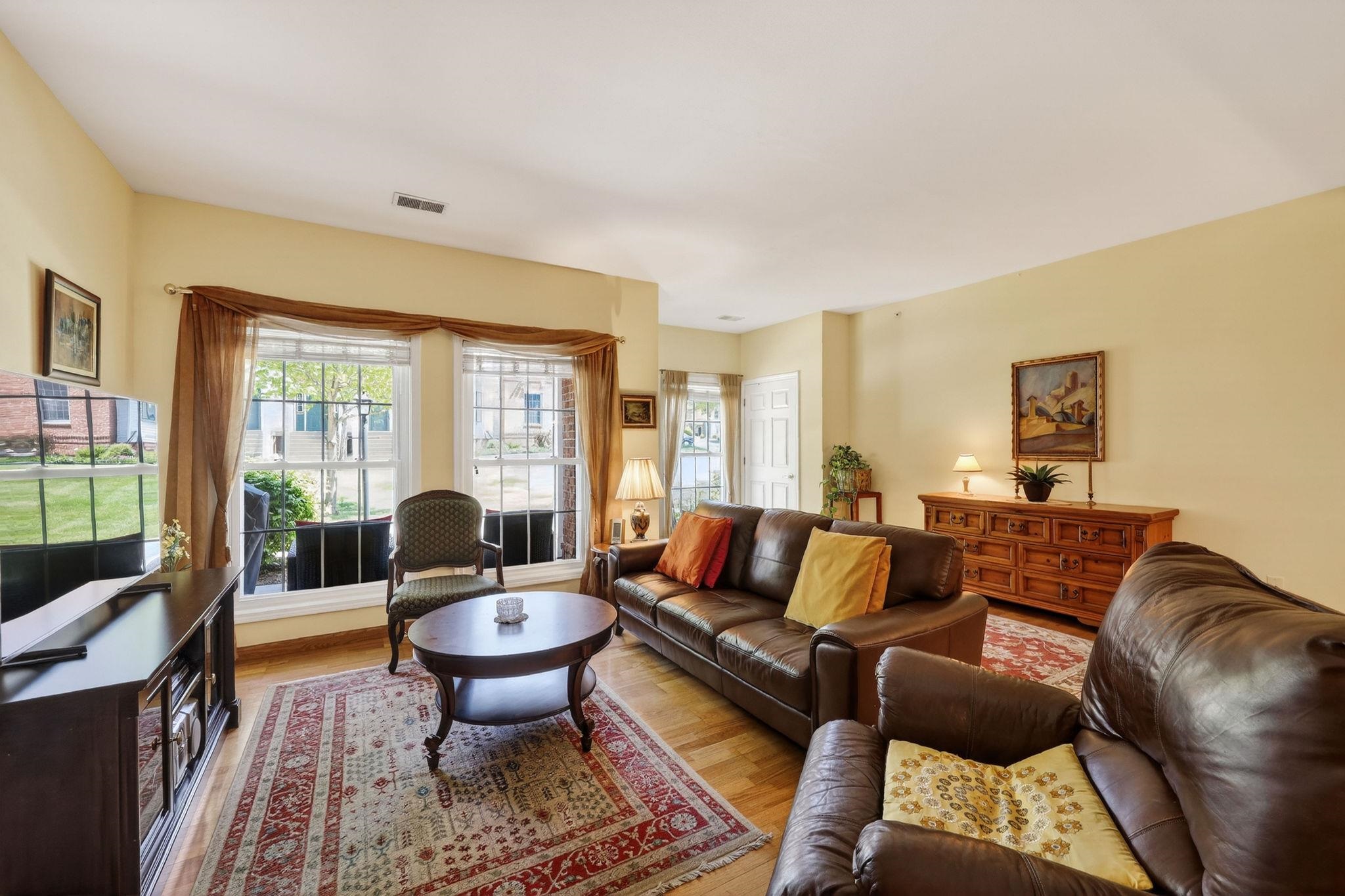 6043 Cottontail Trail
