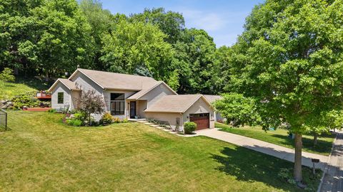 Photo of 221 Yarrow Hill Drive, Cottage Grove, WI 53527 (MLS # 2026588)