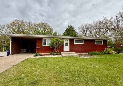 Photo of 265 E Memorial Drive, Janesville, WI 53545 (MLS # 2024301)