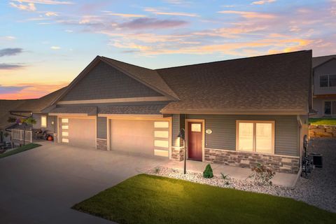 Photo of 28 Sienna Hills Circle, Mount Horeb, WI 53572 (MLS # 2000403)