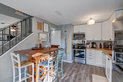 Photo of 321 East Bluff, Madison, WI 53704 (MLS # 2014910)