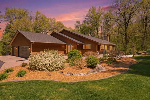 Photo of 3658 Brandywood Court, Sun Prairie, WI 53590 (MLS # 2023330)