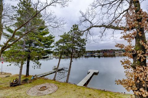 Photo of 842 E Hiawatha Drive, Wisconsin Dells, WI 53965 (MLS # 2020063)