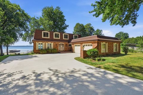 Photo of 3017 Dianne Drive, Middleton, WI 53562 (MLS # 2028201)