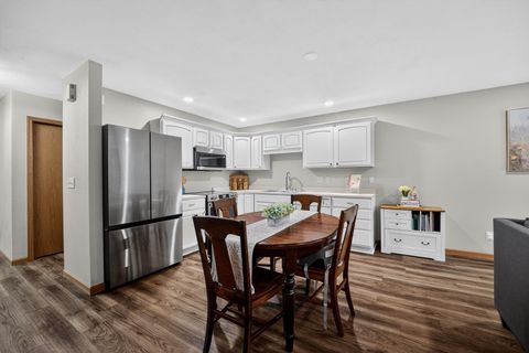 Photo of 1026 Stonewood Crossing, Sun Prairie, WI 53590 (MLS # 2021431)