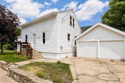 Photo of 959 6th Street, Beloit, WI 53511 (MLS # 2025787)