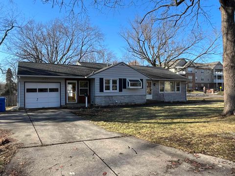 Photo of 6001 Queens Way Way 6001 #6001, Monona, WI 53705 (MLS # 2019430)