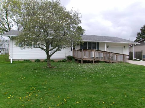 Photo of 202 Sharp Avenue, Reeseville, WI 53579 (MLS # 2021611)