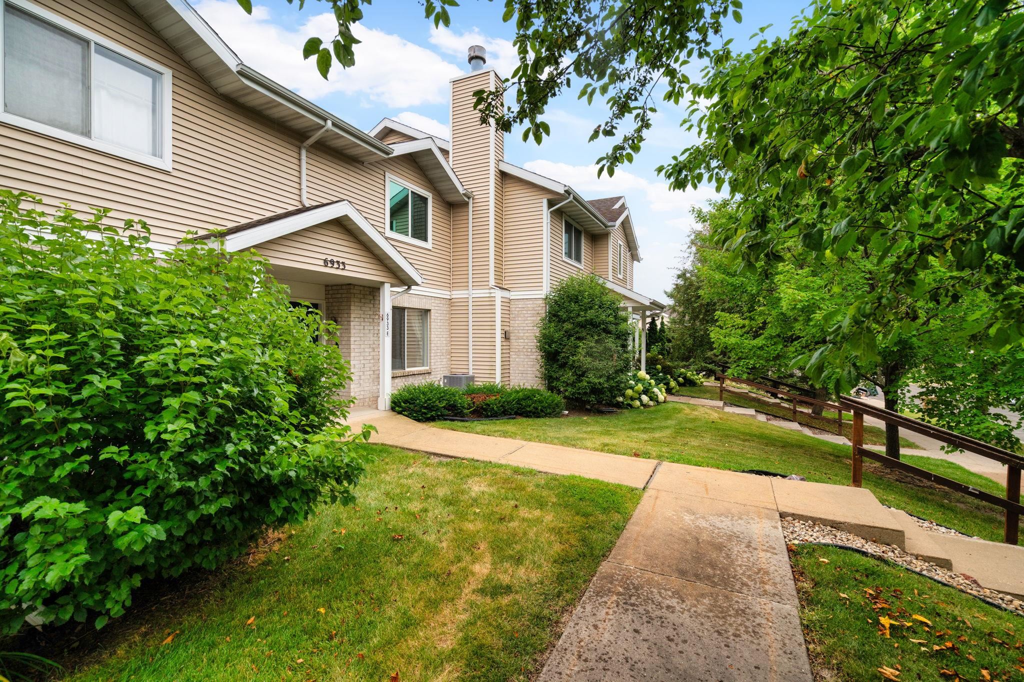 6933 Chester Drive E - Photo 4