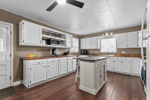 Photo of 416 S Farmer Street, Princeton, WI 54968 (MLS # 2016740)