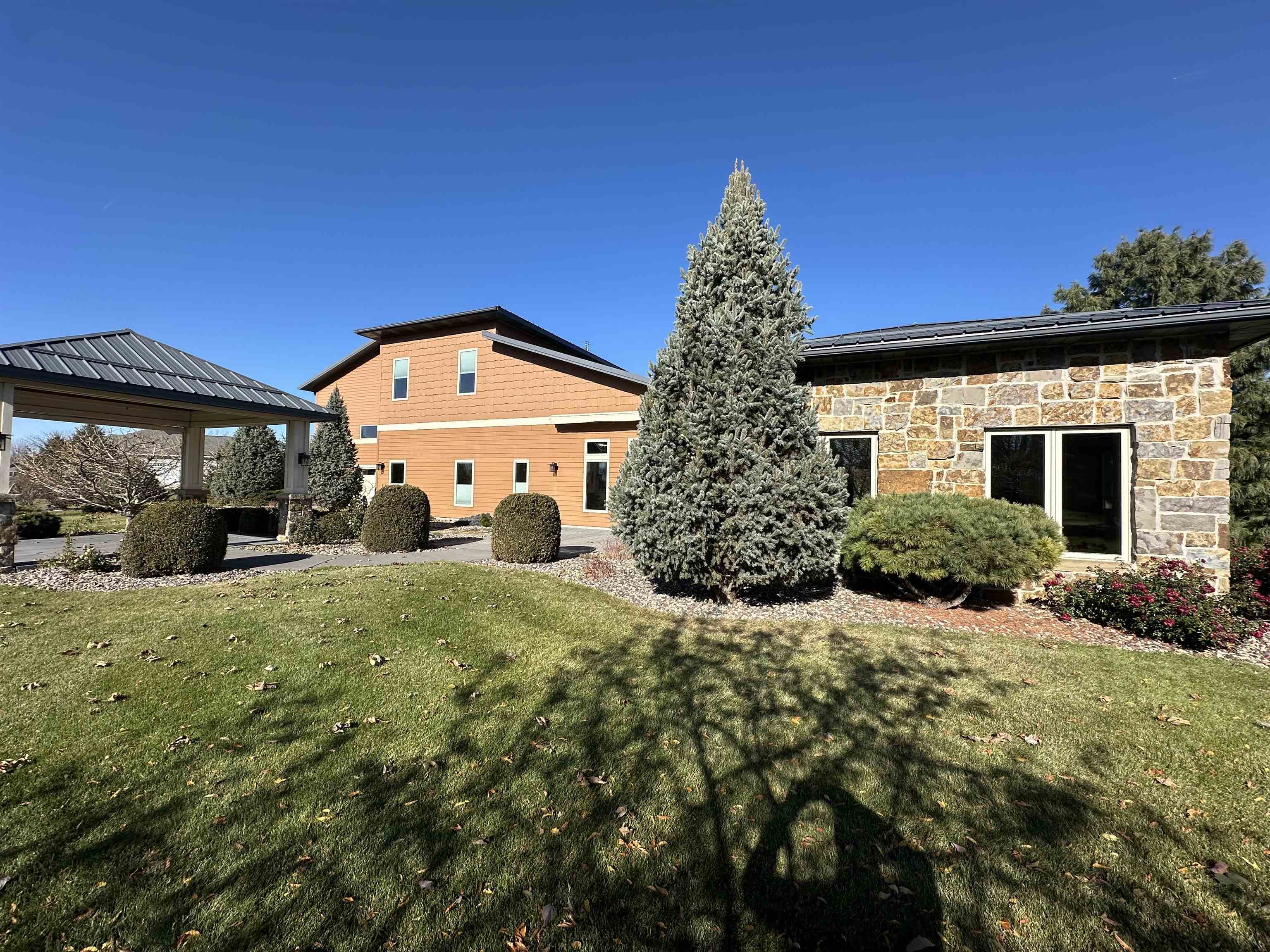 Edgerton, Wisconsin 53534, United States, 3 Bedrooms Bedrooms, ,3 BathroomsBathrooms,Residential,Active,189515