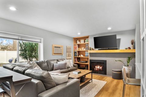 Photo of 1014 Spaight Street 9 #9, Madison, WI 53703 (MLS # 2018581)