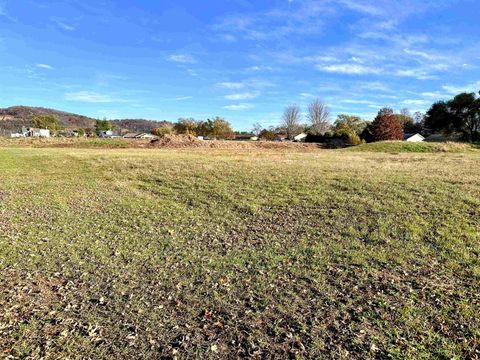 Photo of 900 S Michigan lot (1of 2) Street, Prairie Du Chien, WI 53821 (MLS # 2014844)