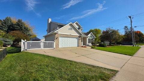 Photo of 1304 N Wuthering Hills Drive, Janesville, WI 53546 (MLS # 2033758)