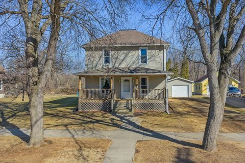 Photo of 430 LaValle Street, Reedsburg, WI 53959 (MLS # 2017084)