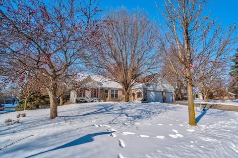 Photo of 812 Abbington Court, Sun Prairie, WI 53590 (MLS # 2016039)
