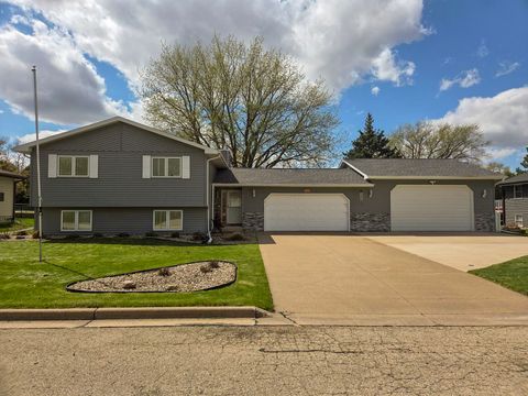 Photo of 1470 Country Club Court, Platteville, WI 53818 (MLS # 2021190)