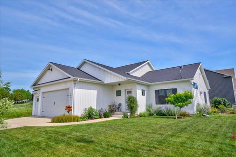 Property photo of 195 Prairie Mound Drive, Oregon, WI 53575
