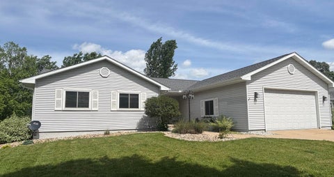 Photo of 910 Riverview Court, Marshall, WI 53559 (MLS # 2025791)