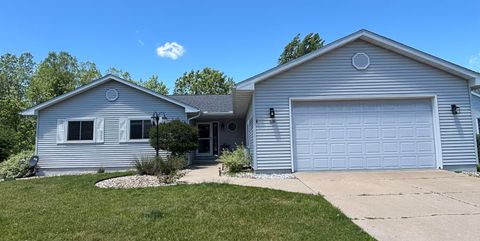 Photo of 910 Riverview Court, Marshall, WI 53559 (MLS # 2025791)